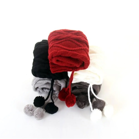 Dark Grey - Cable knit socks with pom poms - Picture 4 of 6